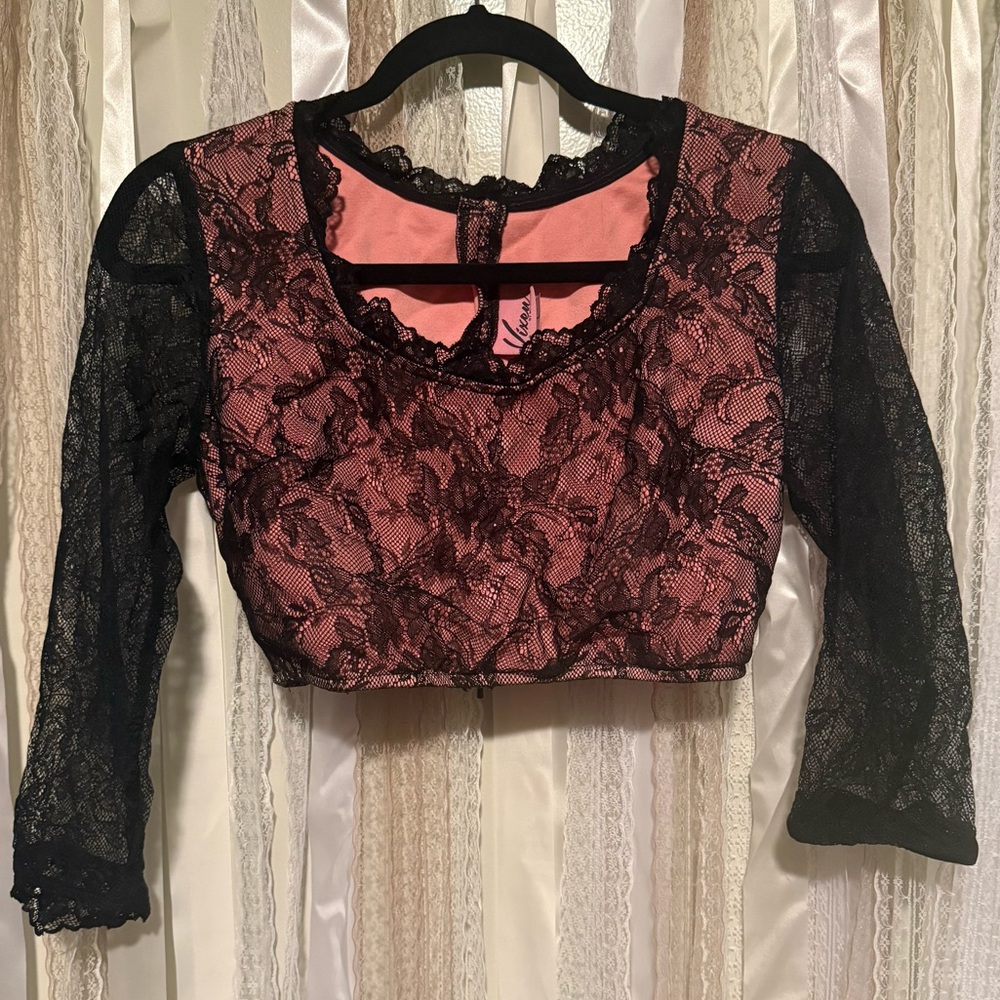 Vixen by Michelline Pitt 3/4 Sleeve Crop Top ❤️💕
